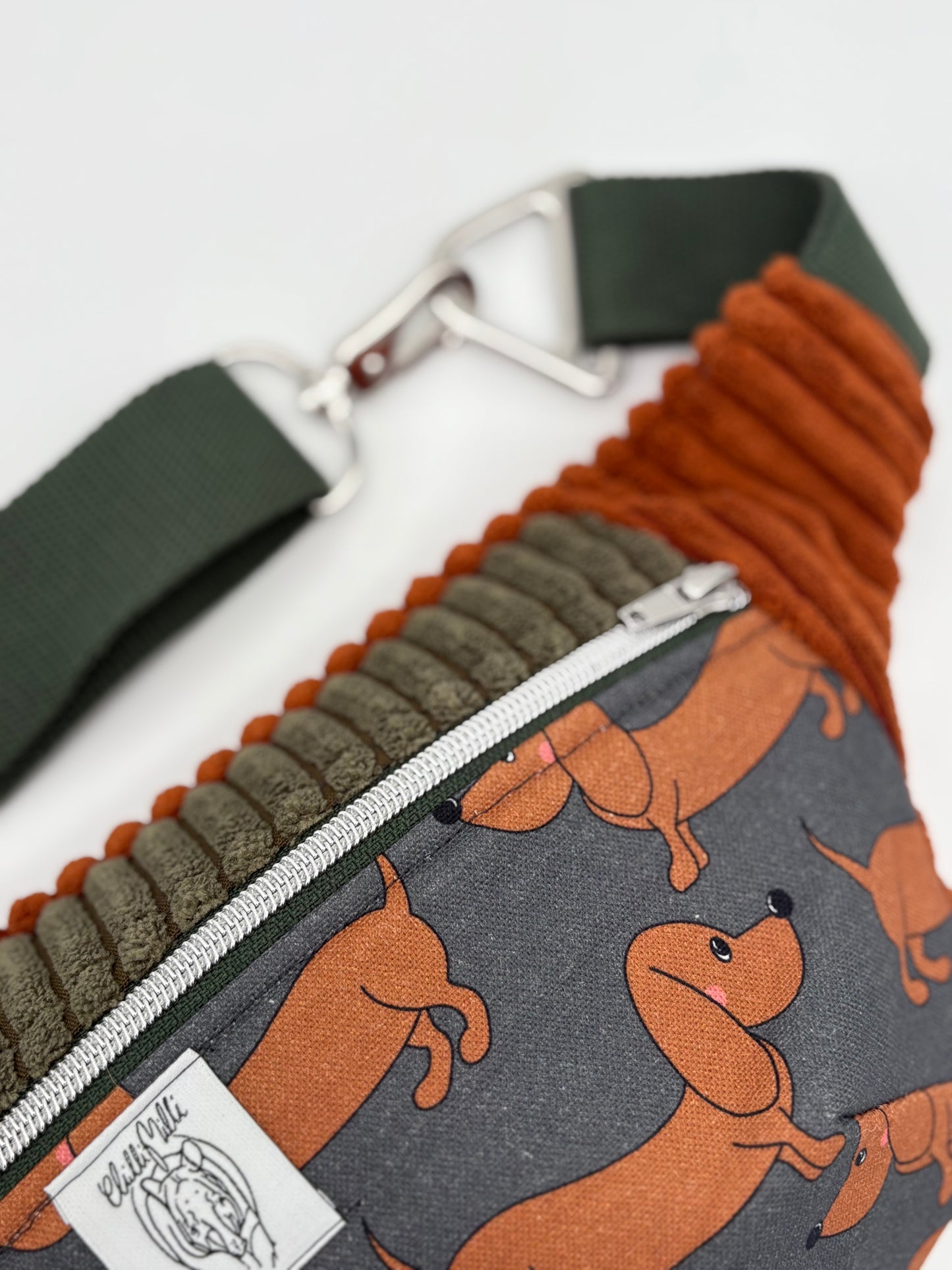 Crossbodybag/ Hipbag II- Farbmix - Kuschelcord- Dackel