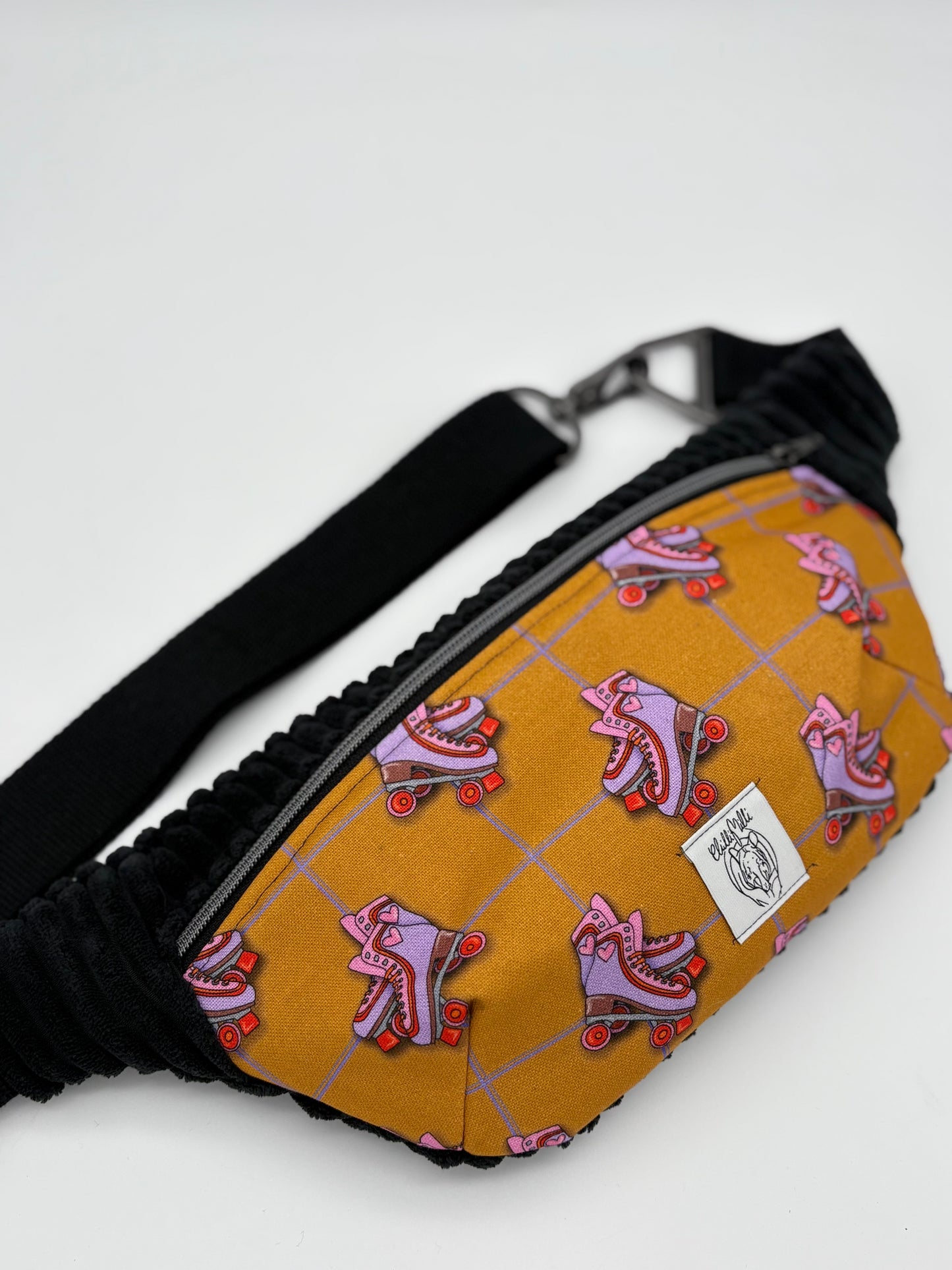 Crossbodybag/ Hipbag- Farbmix - Kuschelcord- Rollschuhe