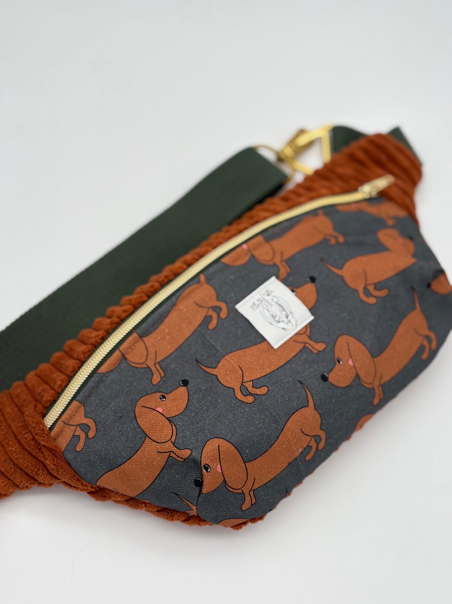 Crossbodybag/ Hipbag- Farbmix - Kuschelcord- Dackel