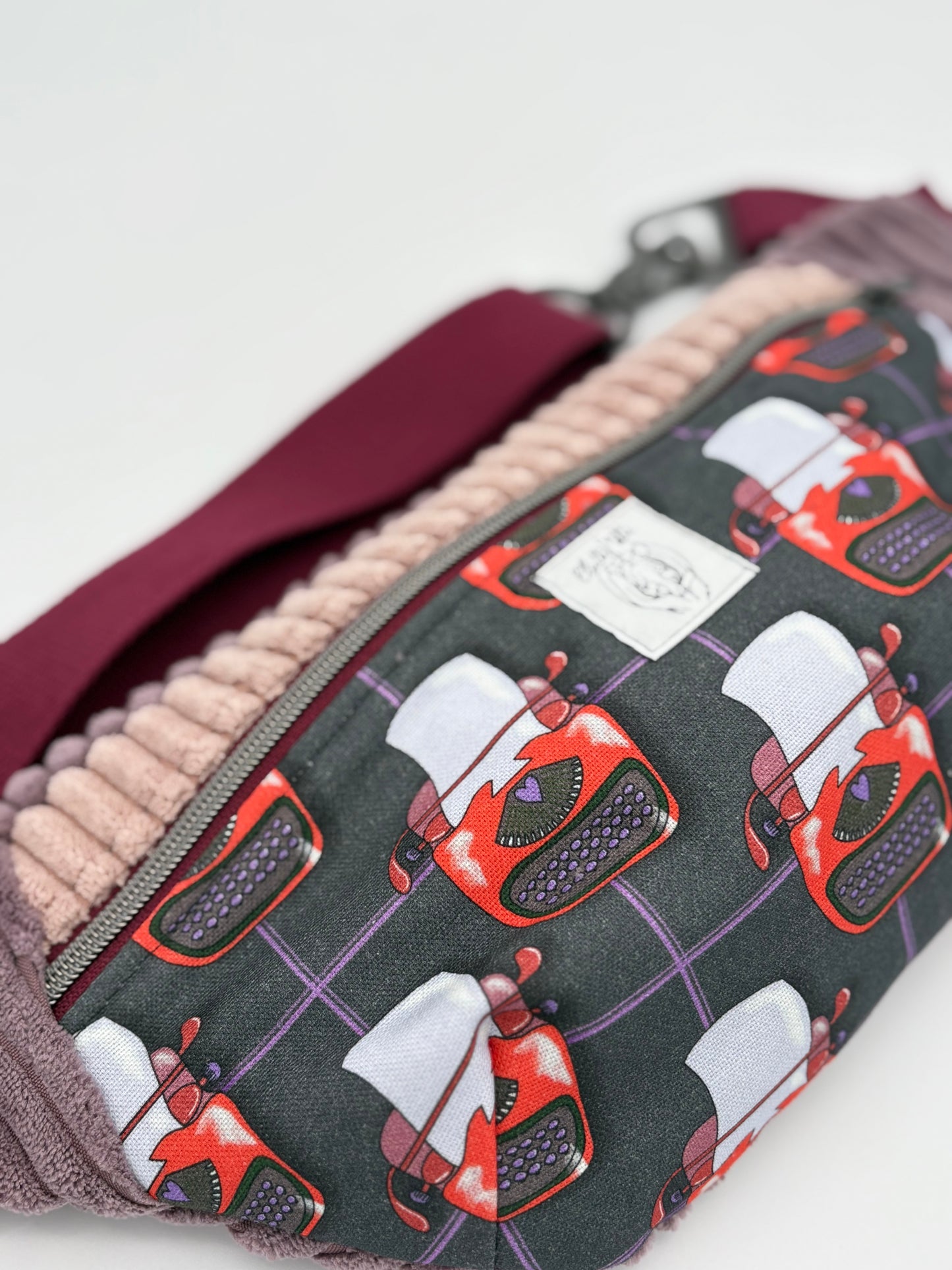 Crossbodybag/ Hipbag- Farbmix - Kuschelcord- Schreibmaschine