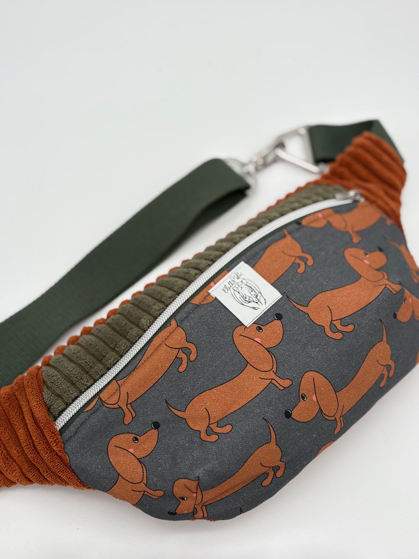 Crossbodybag/ Hipbag II- Farbmix - Kuschelcord- Dackel