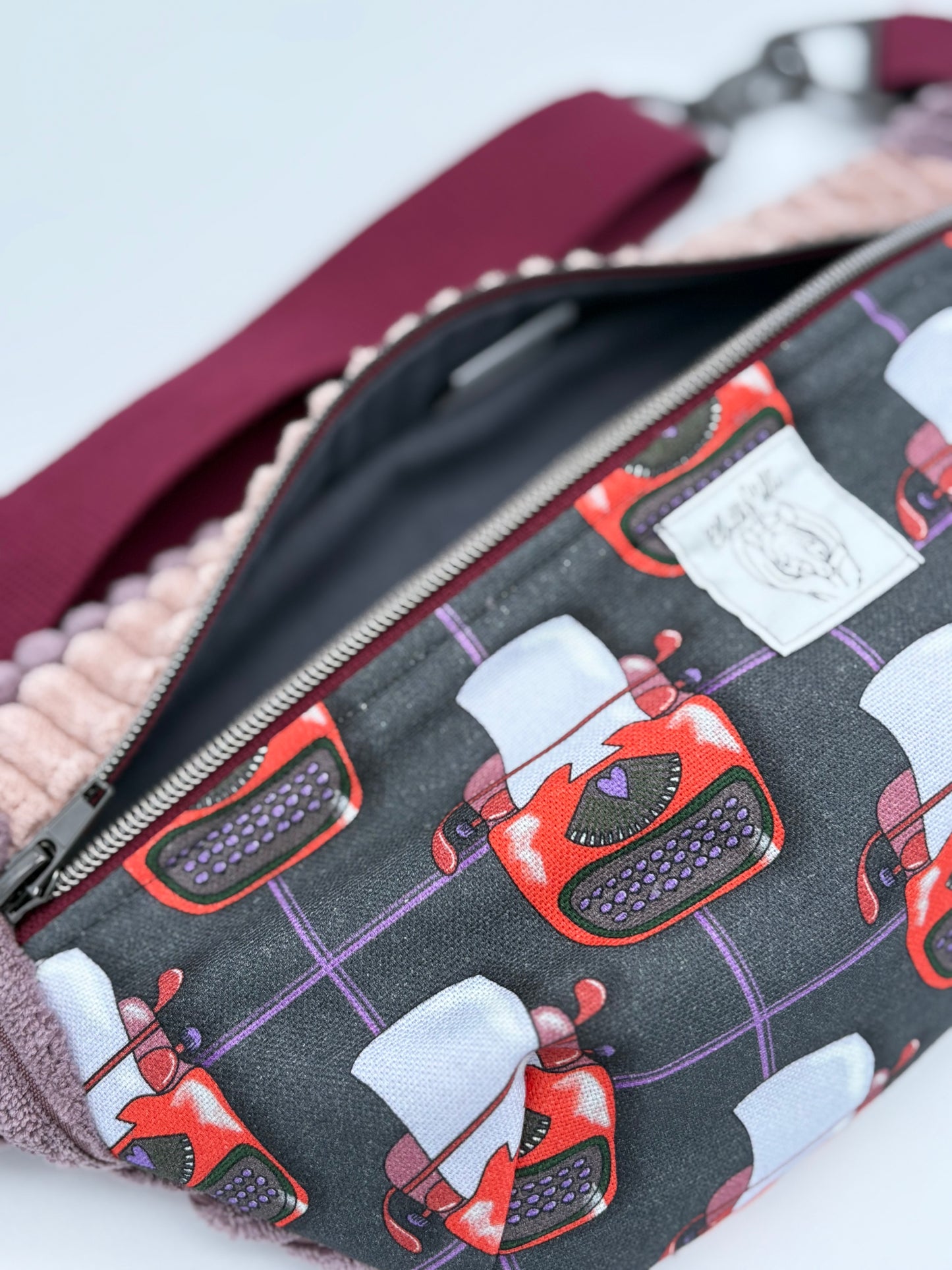 Crossbodybag/ Hipbag- Farbmix - Kuschelcord- Schreibmaschine
