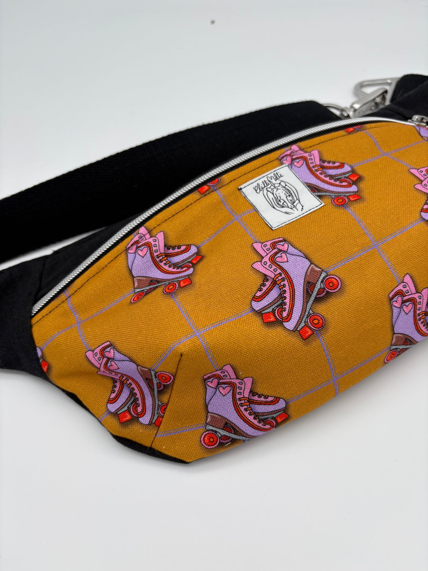 Crossbodybag/ Hipbag- Farbmix Rollschuhe