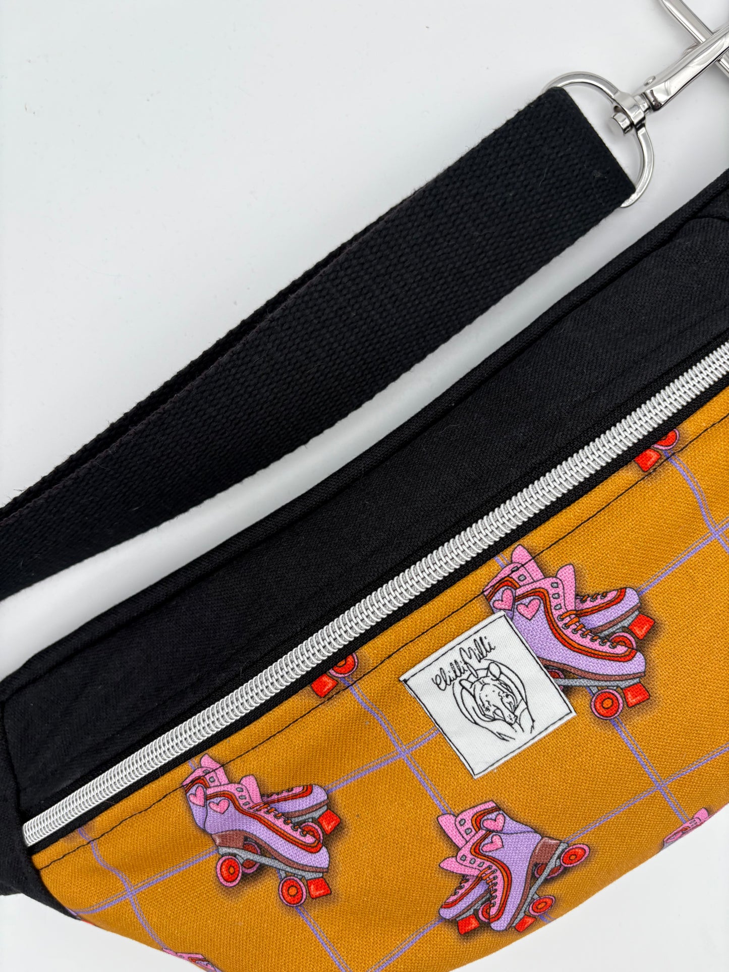 Crossbodybag/ Hipbag- Farbmix Rollschuhe
