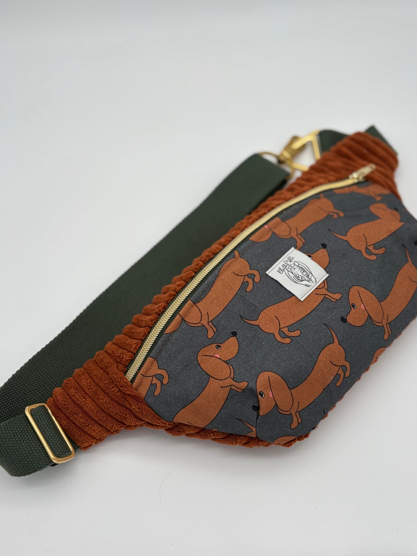 Crossbodybag/ Hipbag- Farbmix - Kuschelcord- Dackel