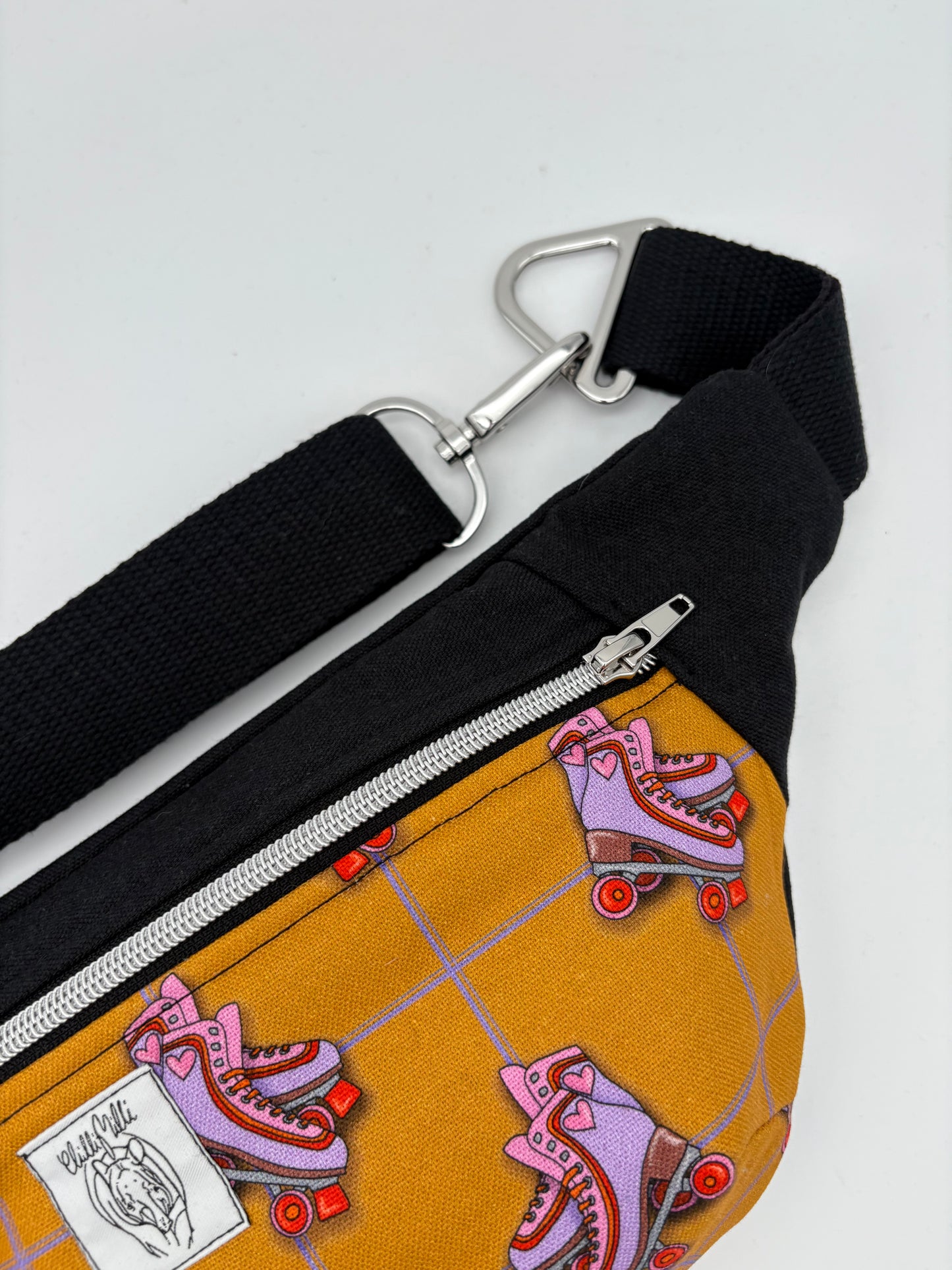 Crossbodybag/ Hipbag- Farbmix Rollschuhe