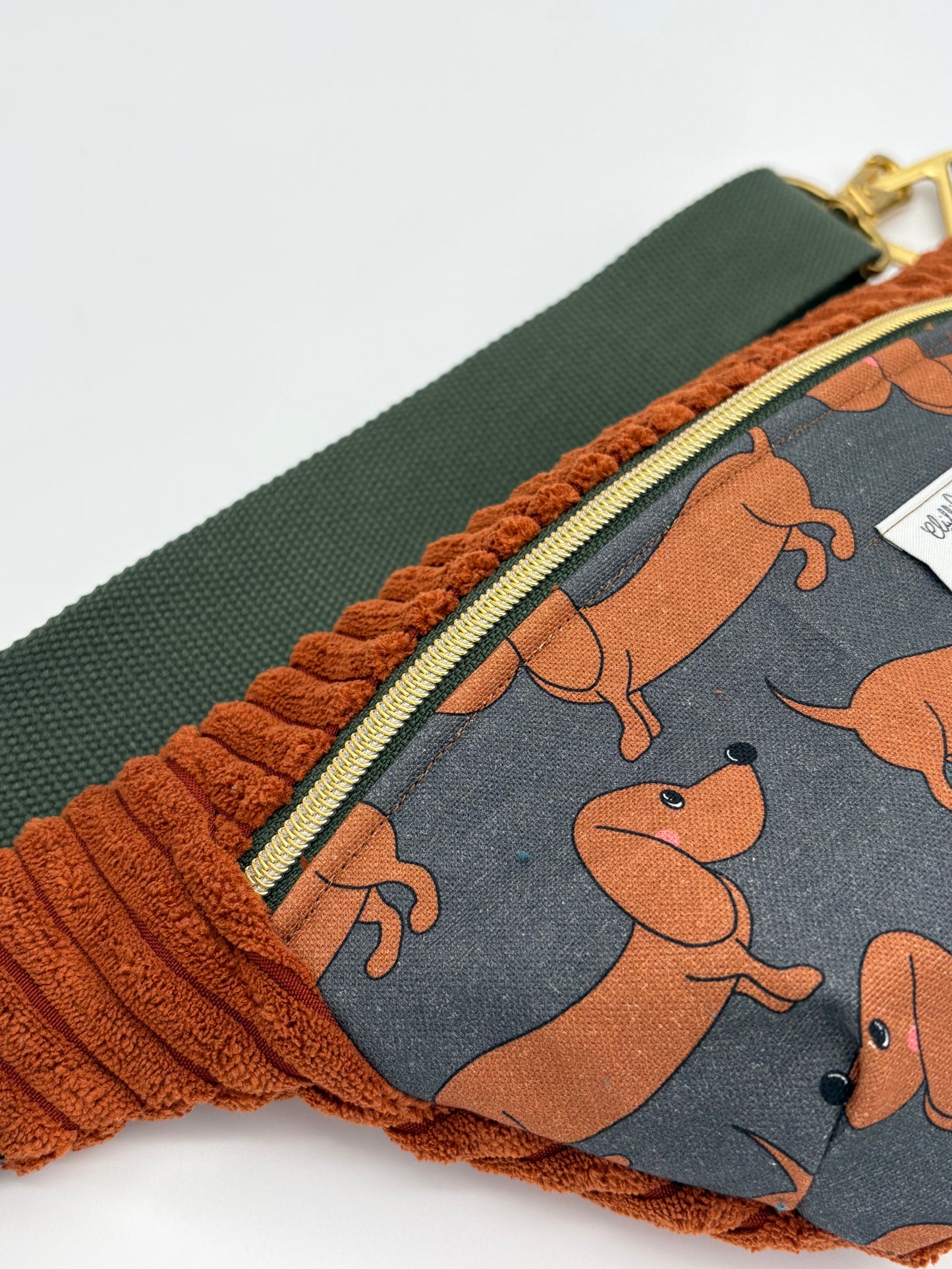 Crossbodybag/ Hipbag- Farbmix - Kuschelcord- Dackel