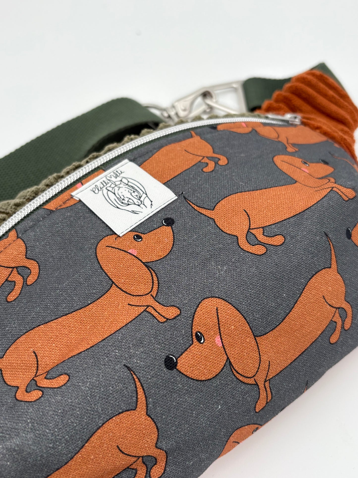 Crossbodybag/ Hipbag II- Farbmix - Kuschelcord- Dackel