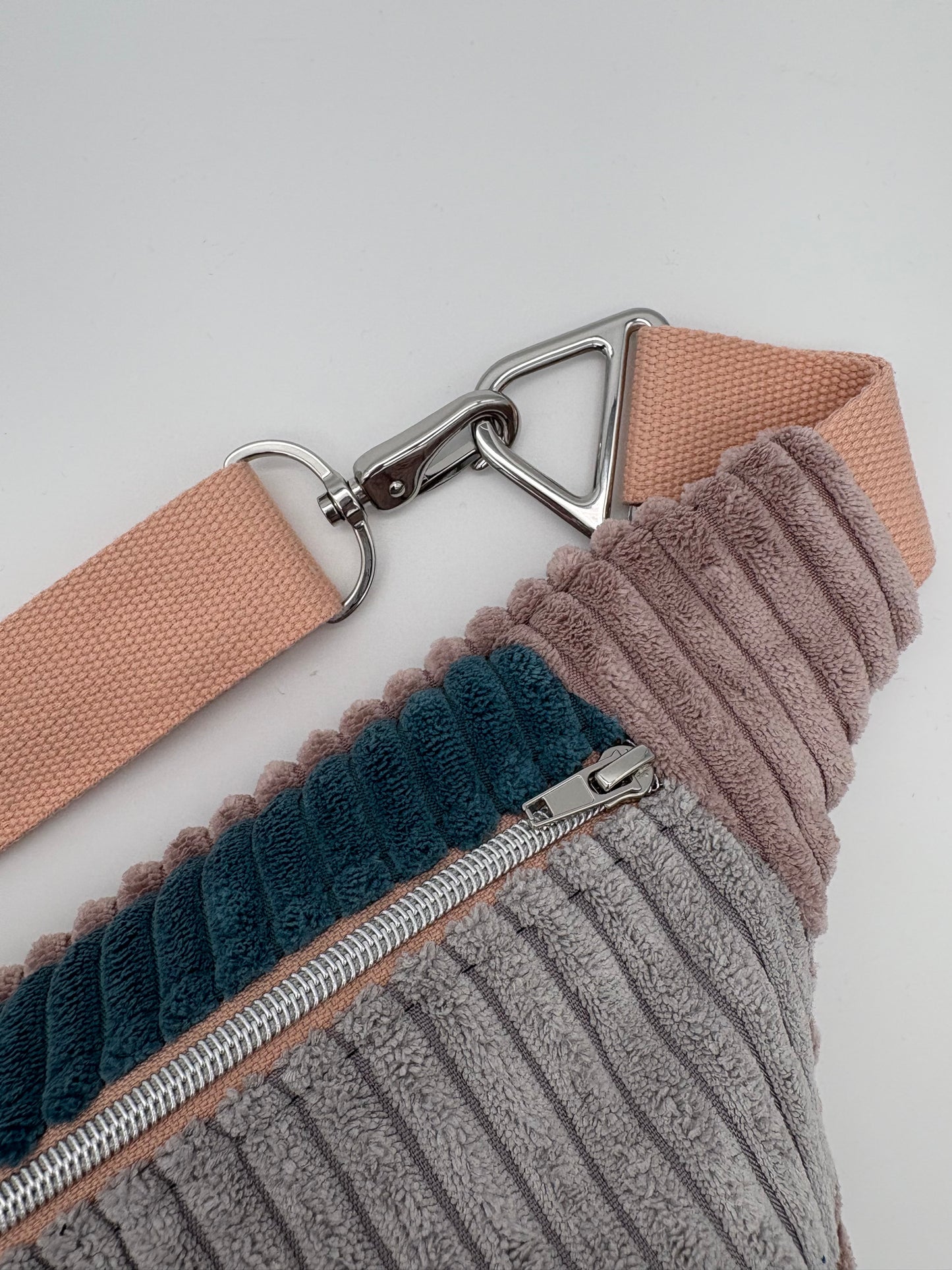 Crossbodybag/ Hipbag- Farbmix - Winter Kuschelcord