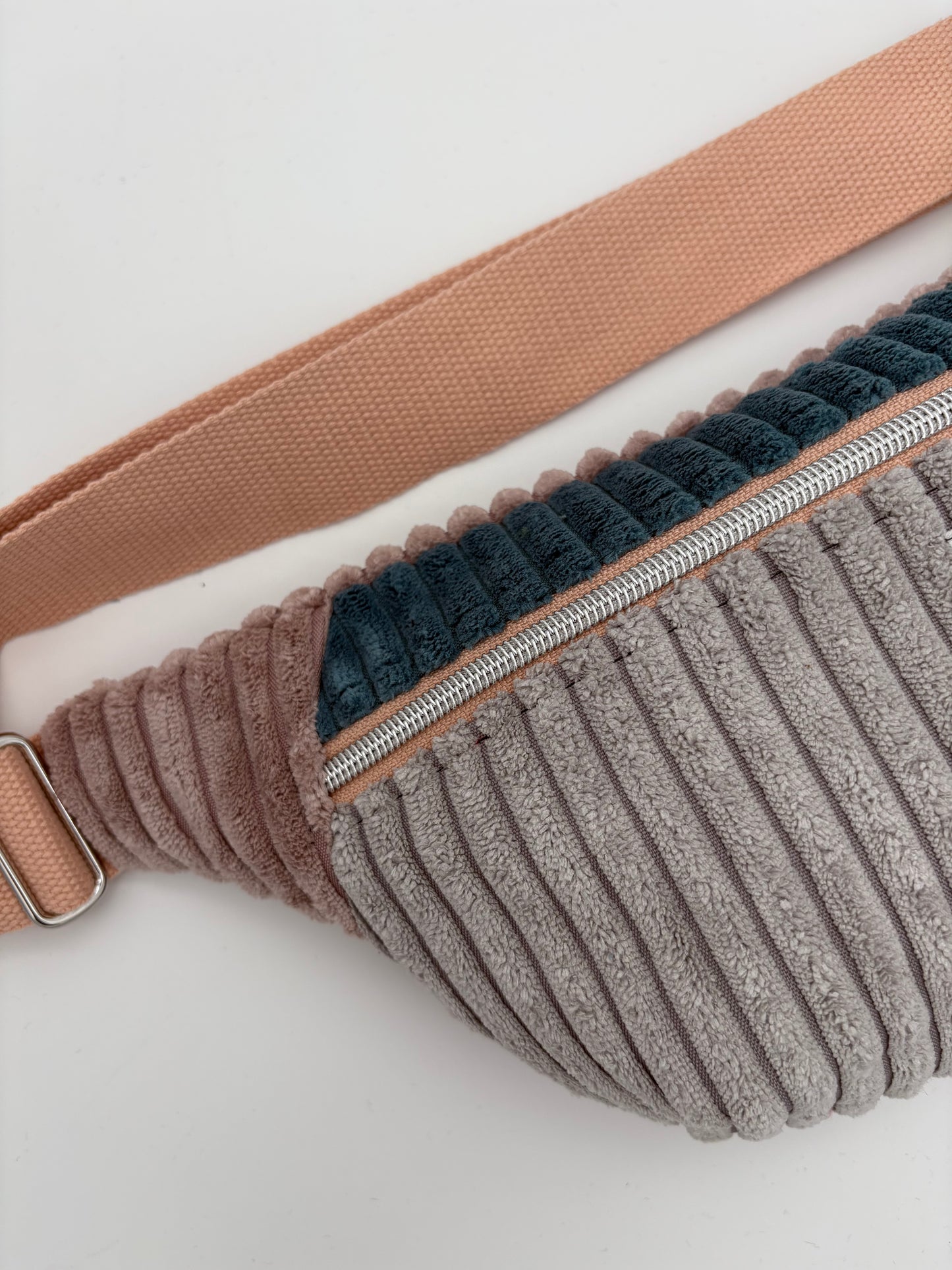 Crossbodybag/ Hipbag- Farbmix - Winter Kuschelcord