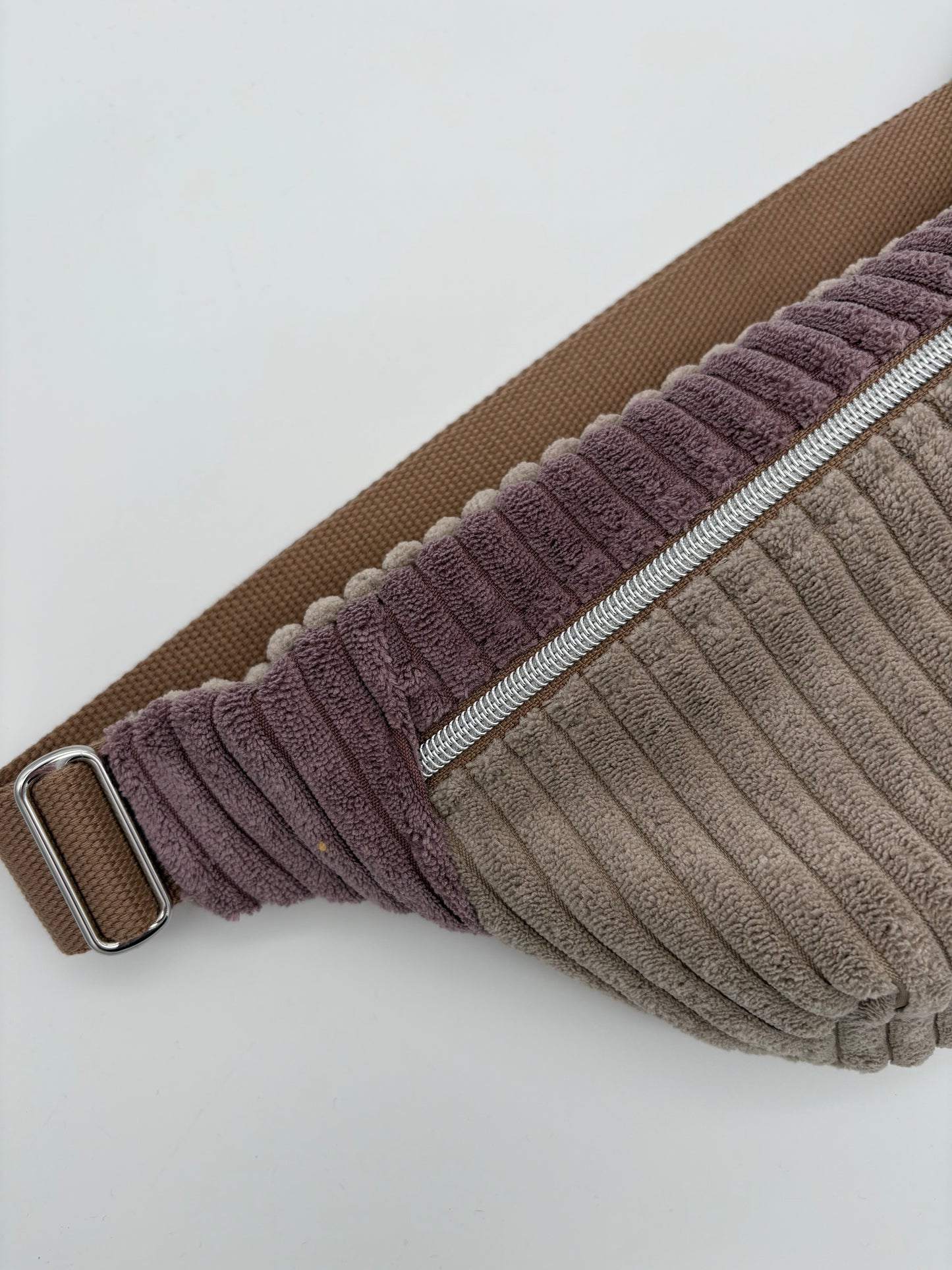 Crossbodybag/ Hipbag- Farbmix - Kuschelcord Flieder III