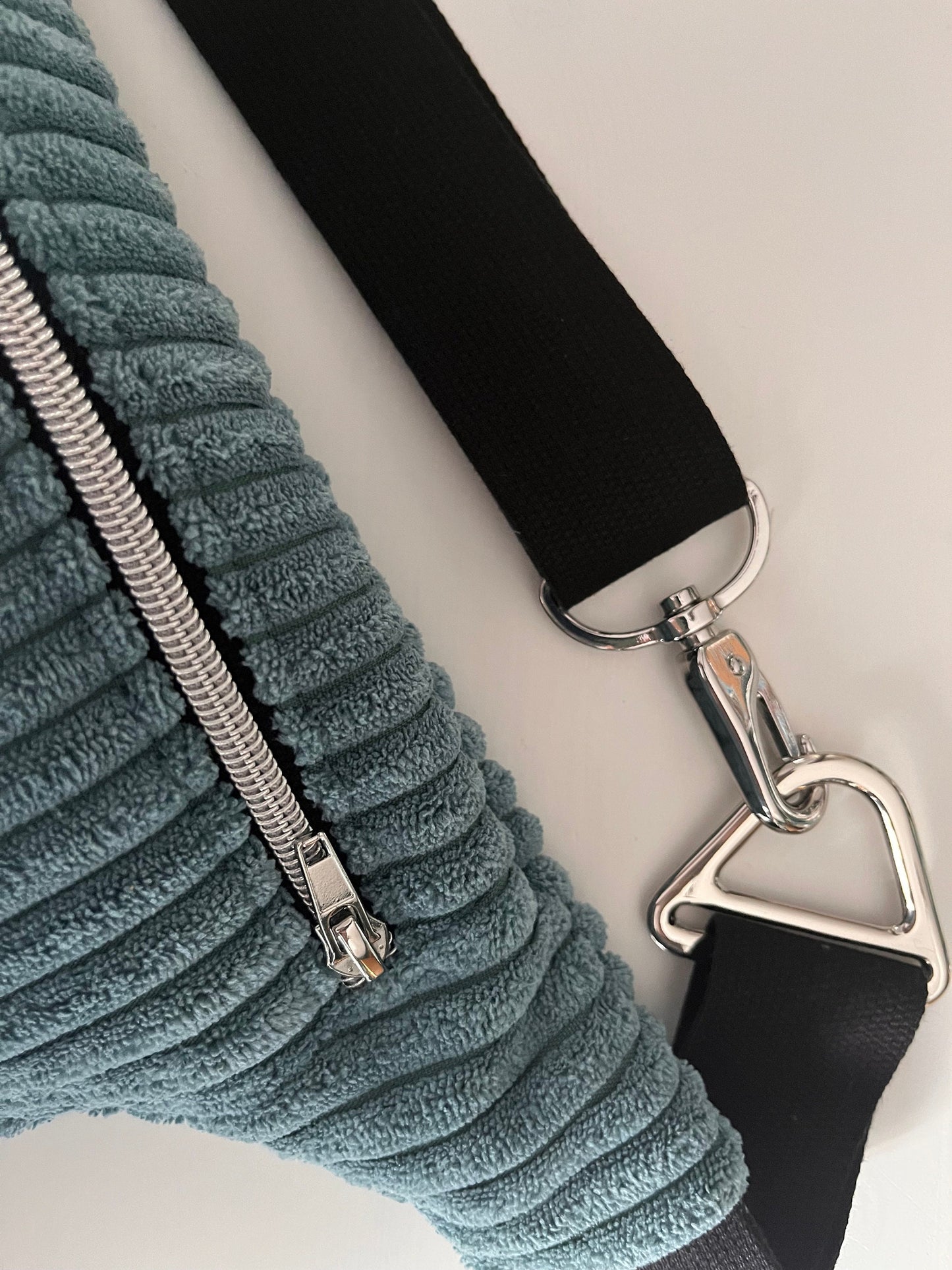 Crossbodybag/ Hipbag- Mint blau Kuschelcord
