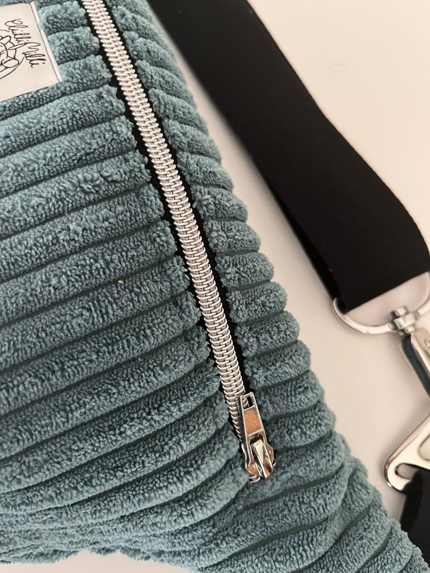 Crossbodybag/ Hipbag- Mint blau Kuschelcord