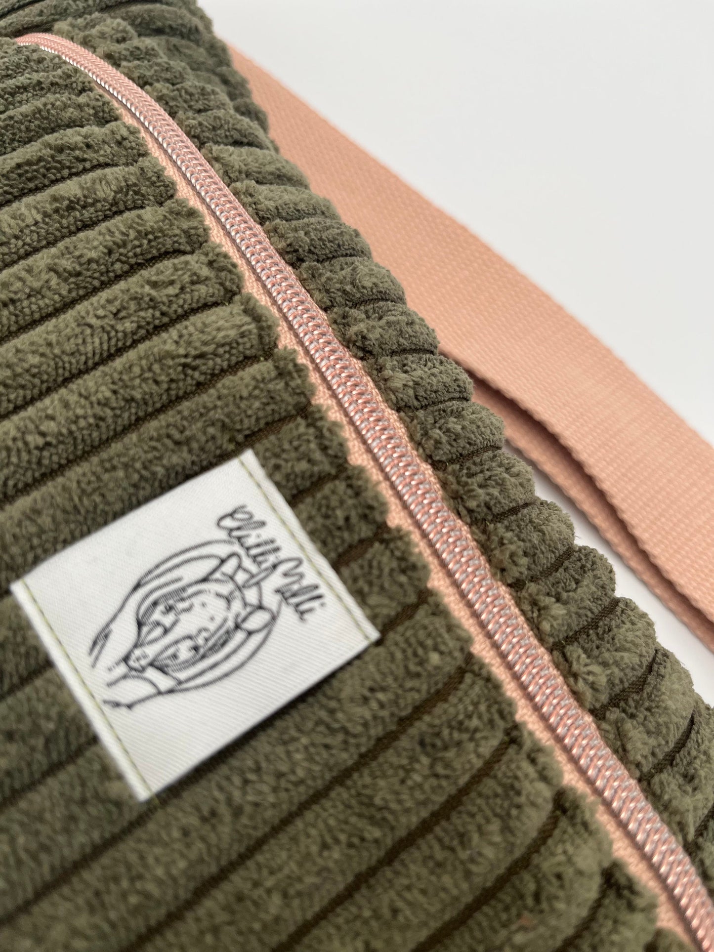 Crossbodybag/ Hipbag- Tanne Kuschelcord