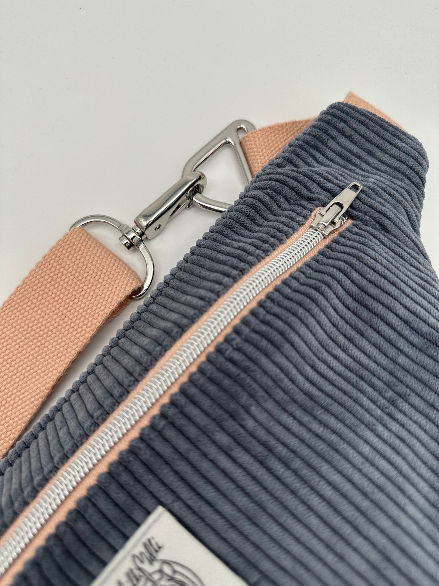 Crossbodybag/ Hipbag- mausgrau cord