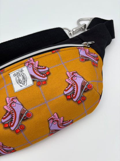 Crossbodybag/ Hipbag- Farbmix Rollschuhe