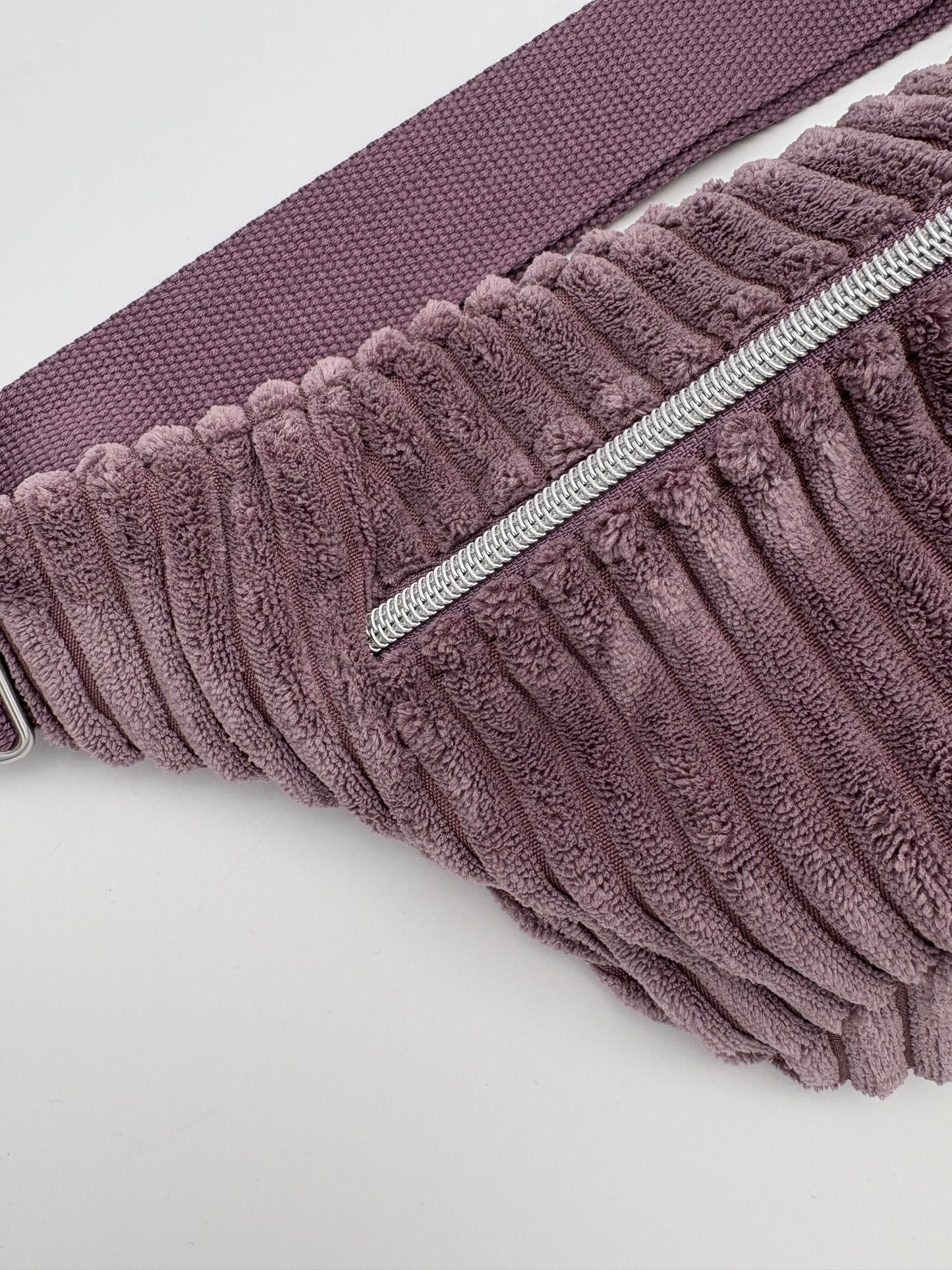 Crossbodybag/ Hipbag- Flieder Kuschelcord