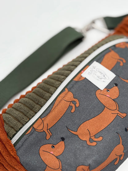 Crossbodybag/ Hipbag II- Farbmix - Kuschelcord- Dackel