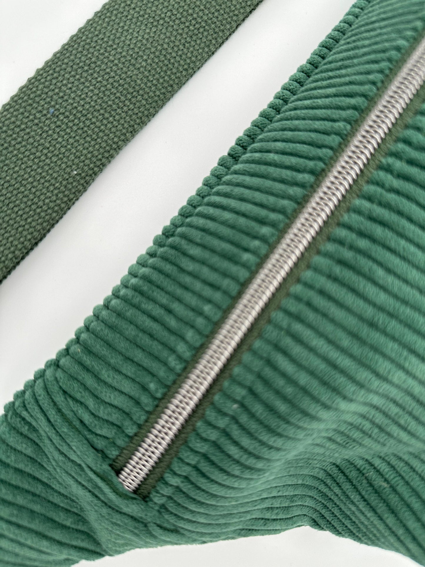 Crossbodybag/Hipbag- Tanne Grün Cord