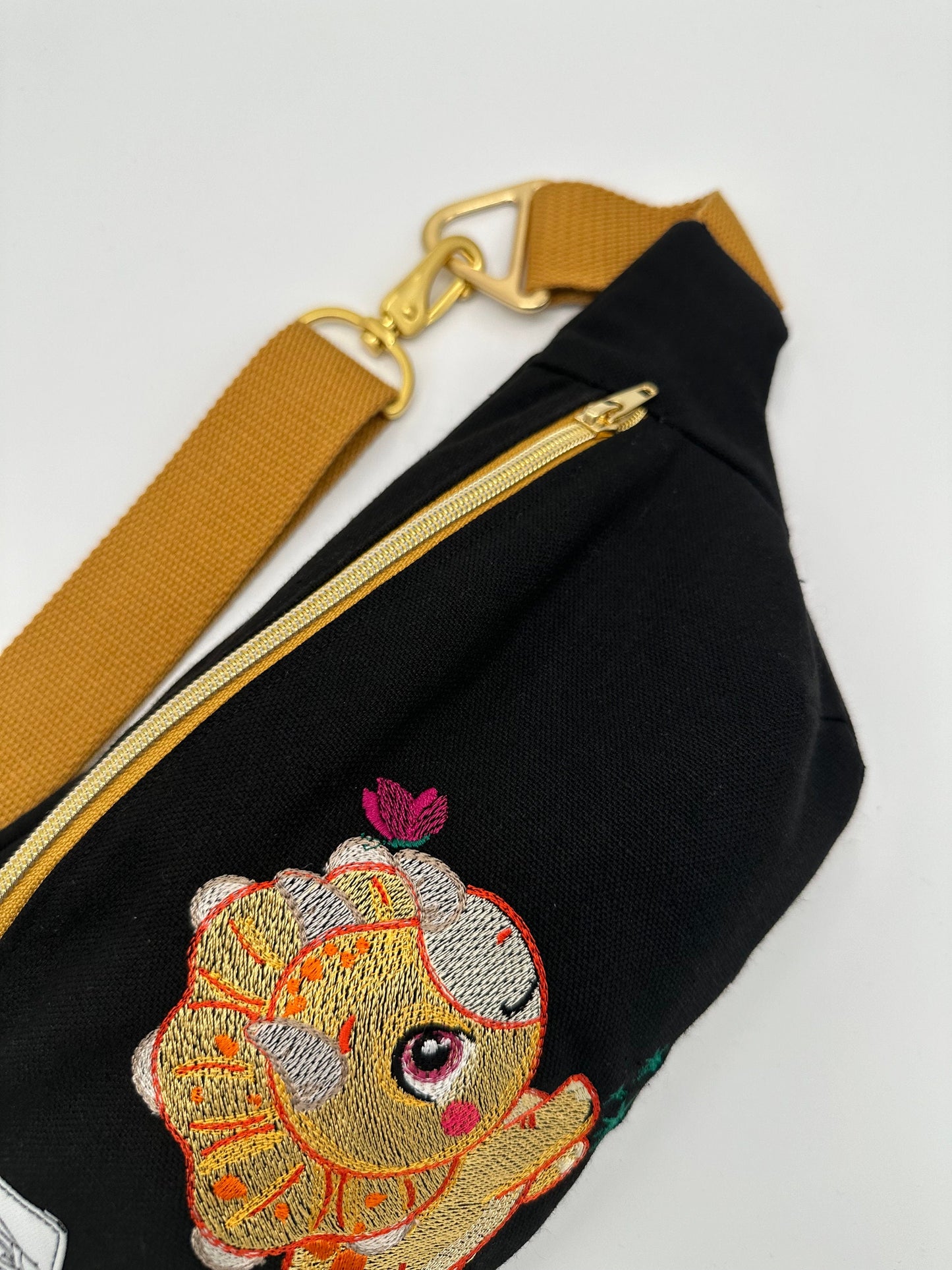 Crossbodybag/ Hipbag- Dino, Sticken, Schmetterling, Saurier