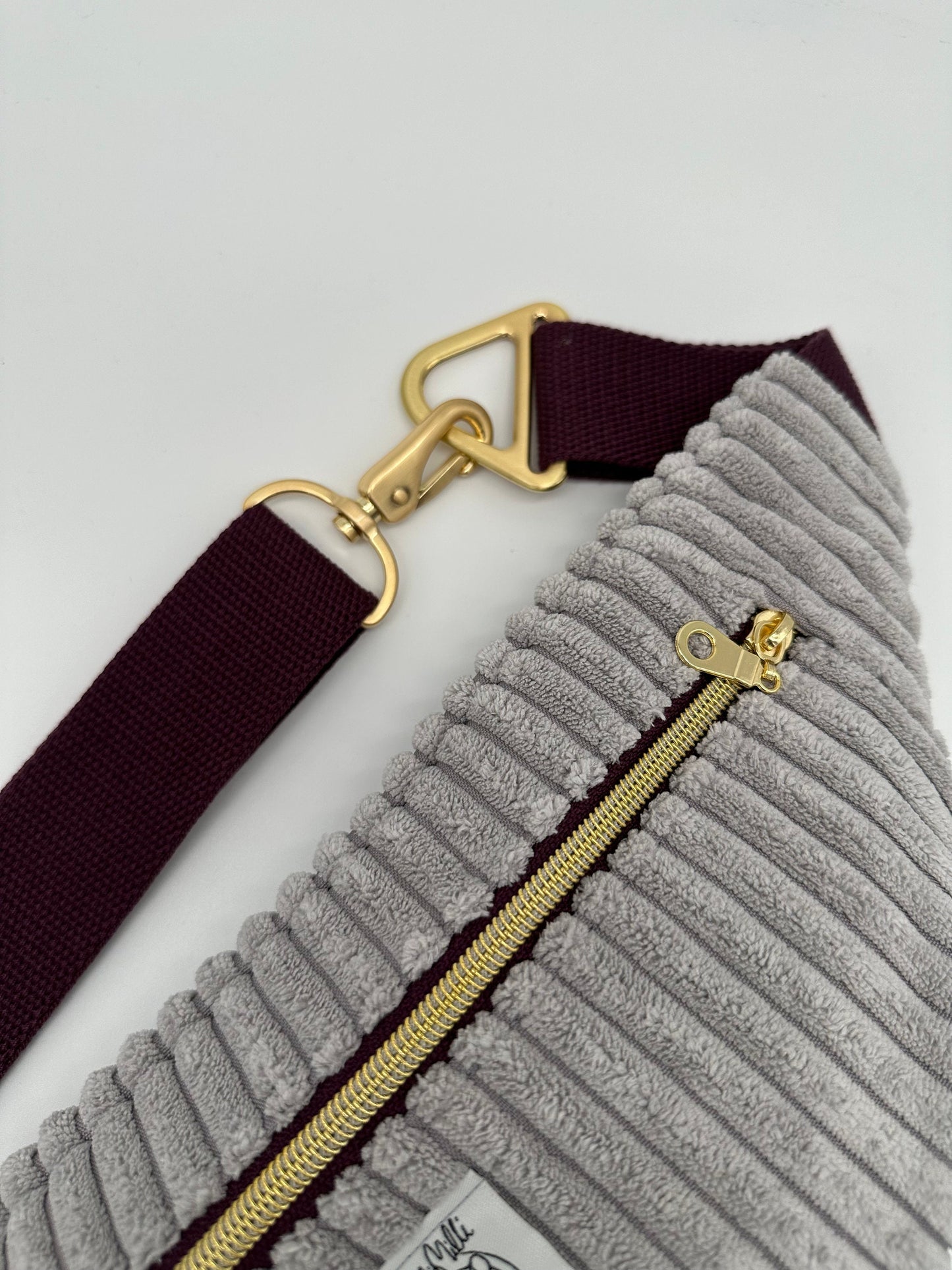 Crossbodybag/ Hipbag- Grau, Hellgrau, Dunkle Beere